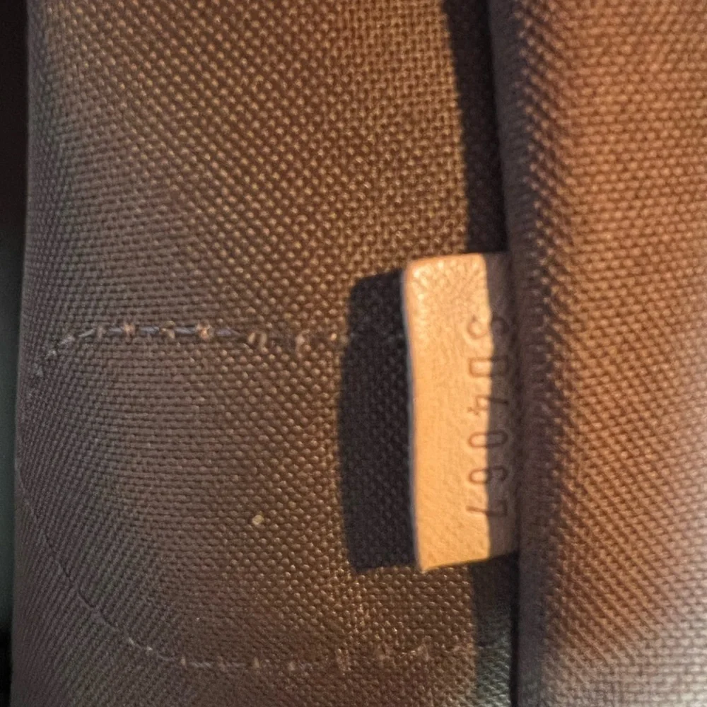 Louis Vuitton Monogram GM Shoulder Handbag - Picture 8 of 9